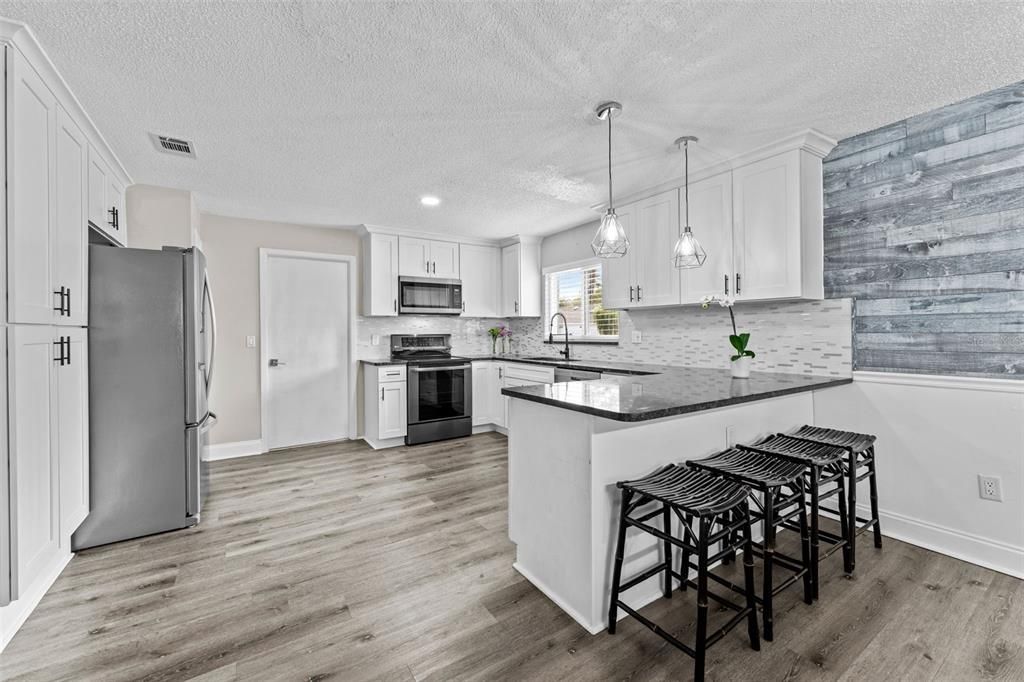 На продажу: $485,000 (3 спален, 2 ванн, 1465 Квадратных фут)