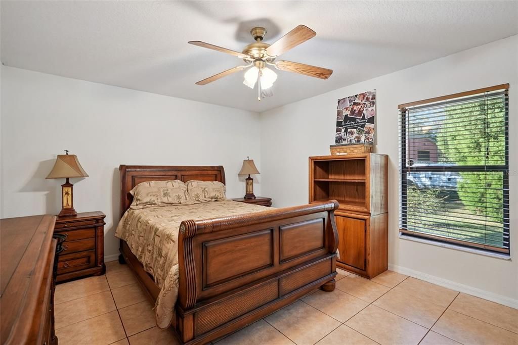 En Venta: $700,000 (3 camas, 2 baños, 1963 Pies cuadrados)