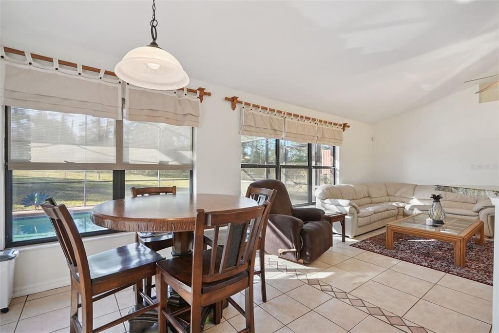 En Venta: $700,000 (3 camas, 2 baños, 1963 Pies cuadrados)