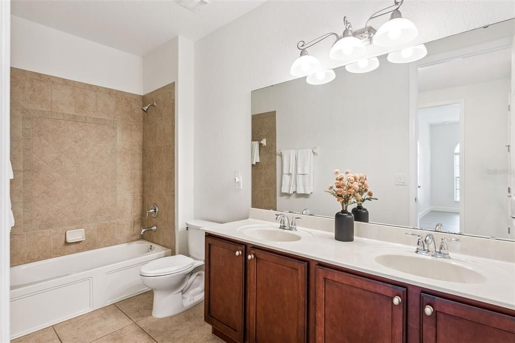 En Renta: $4,200 (4 camas, 3 baños, 2639 Pies cuadrados)