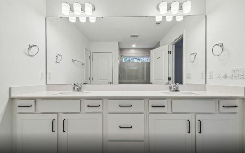 En Venta: $937,580 (5 camas, 3 baños, 2563 Pies cuadrados)