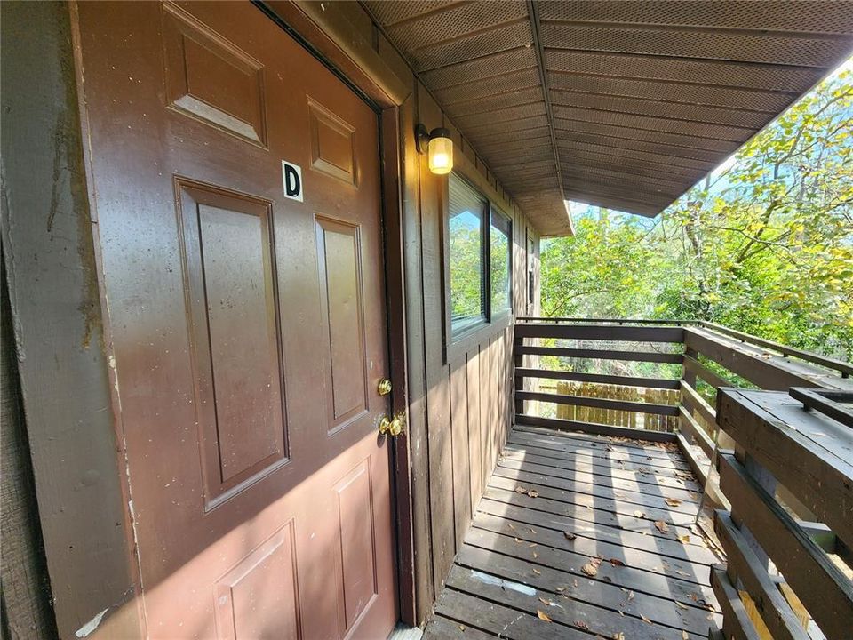 出租: $900 (2 贝兹, 1 浴室, 713 平方英尺)