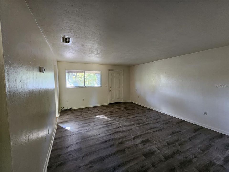 出租: $900 (2 贝兹, 1 浴室, 713 平方英尺)