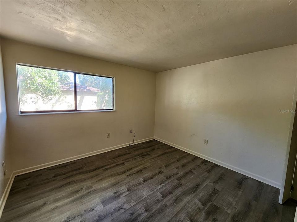 出租: $900 (2 贝兹, 1 浴室, 713 平方英尺)