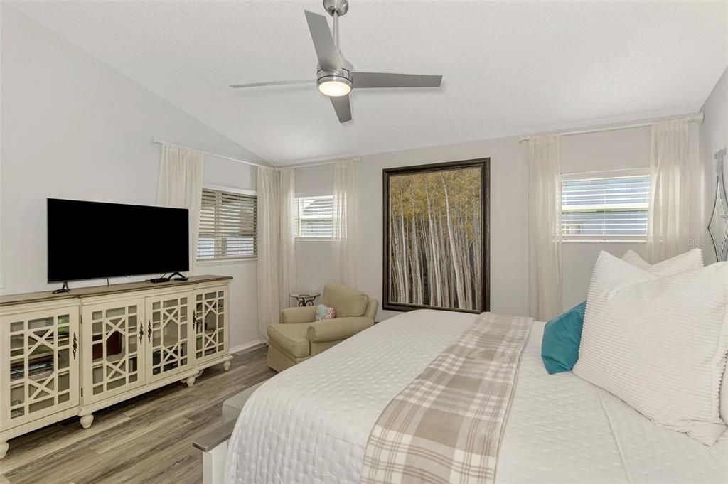 待售: $329,900 (2 贝兹, 2 浴室, 1241 平方英尺)