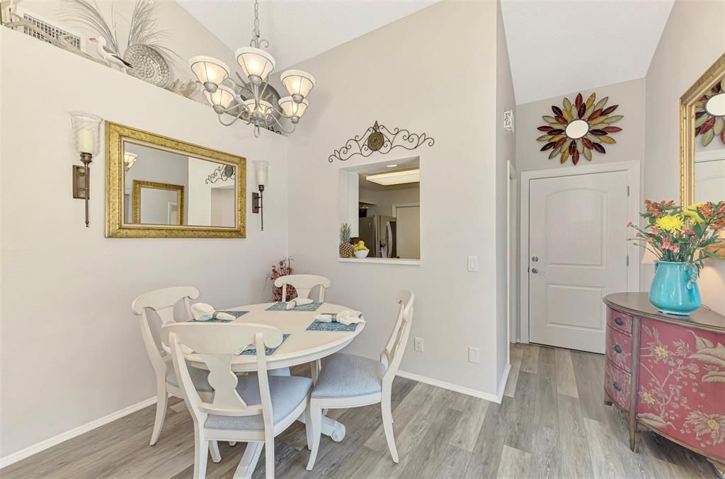 待售: $329,900 (2 贝兹, 2 浴室, 1241 平方英尺)