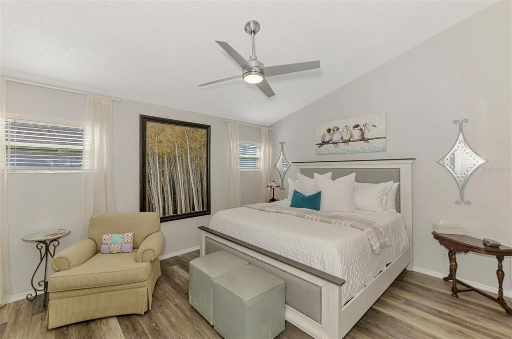 待售: $329,900 (2 贝兹, 2 浴室, 1241 平方英尺)