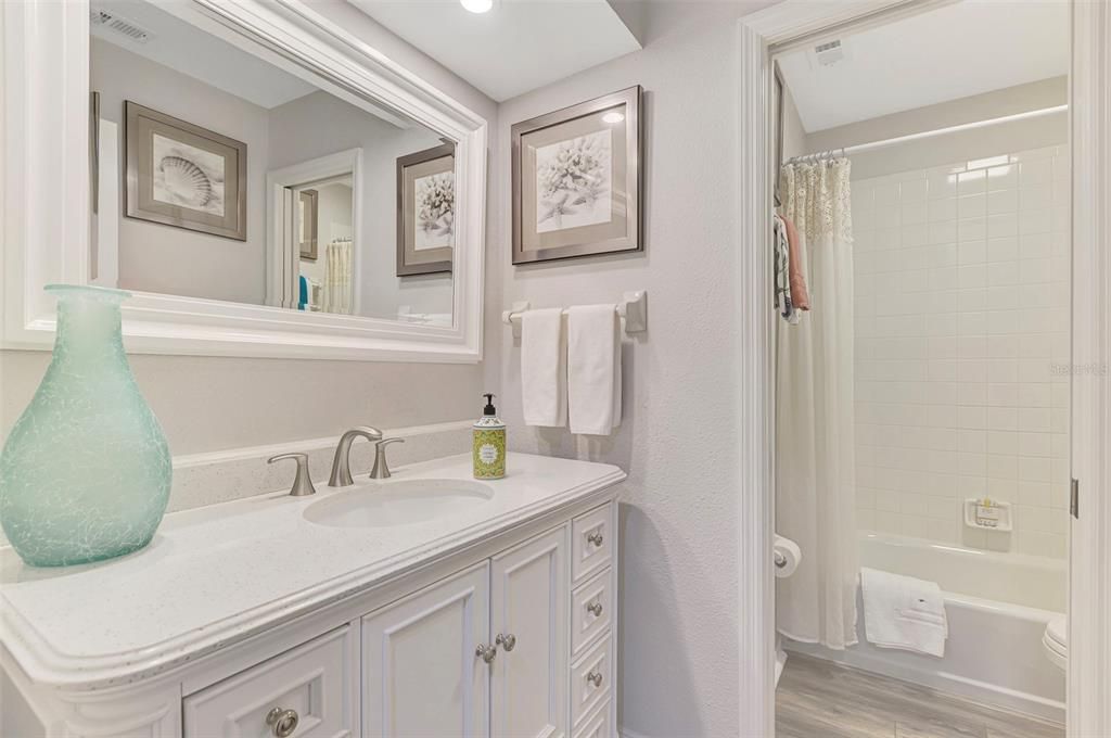 待售: $329,900 (2 贝兹, 2 浴室, 1241 平方英尺)