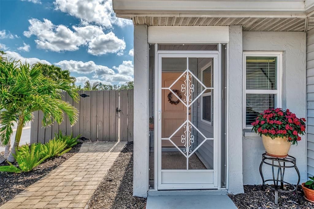 待售: $329,900 (2 贝兹, 2 浴室, 1241 平方英尺)