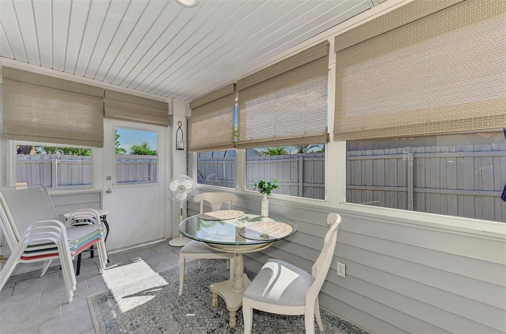 待售: $329,900 (2 贝兹, 2 浴室, 1241 平方英尺)