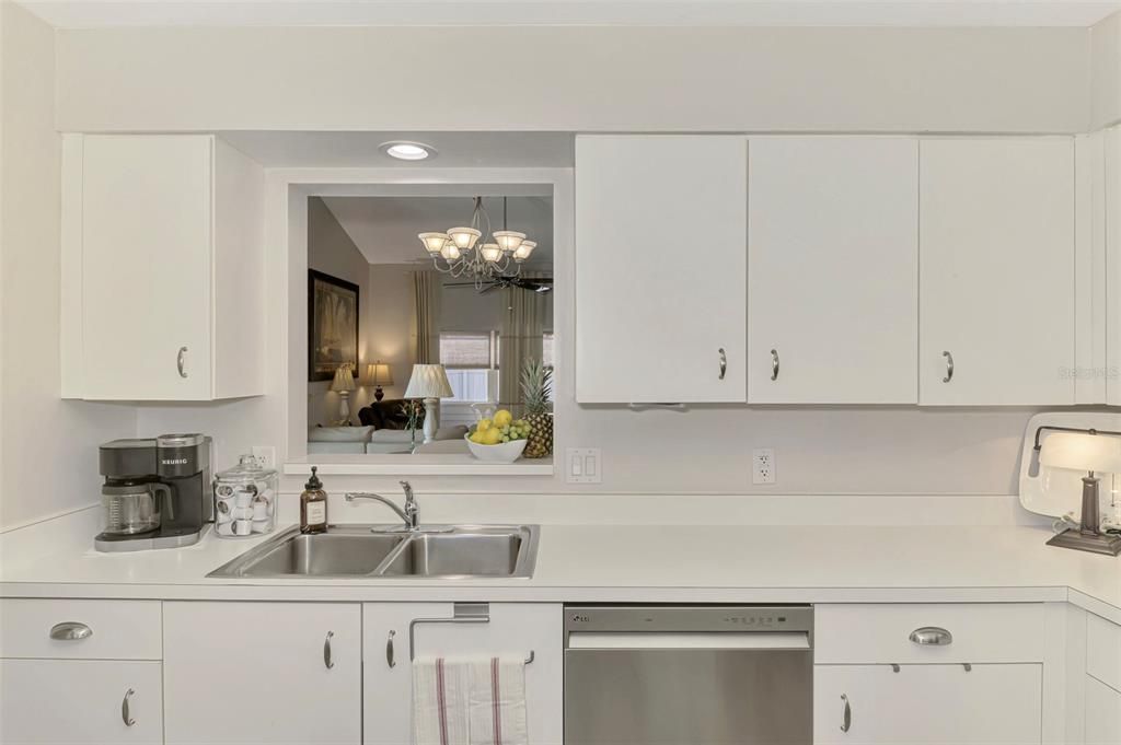 待售: $329,900 (2 贝兹, 2 浴室, 1241 平方英尺)