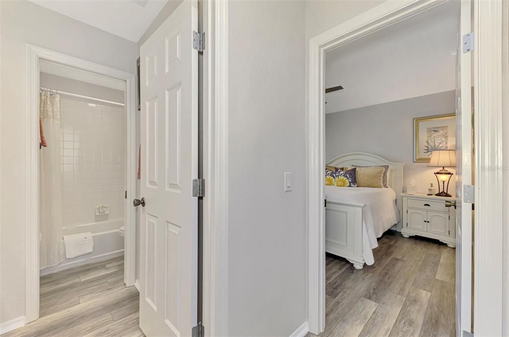 待售: $329,900 (2 贝兹, 2 浴室, 1241 平方英尺)