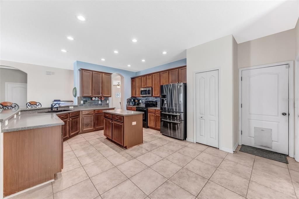 En Venta: $520,000 (4 camas, 3 baños, 2696 Pies cuadrados)