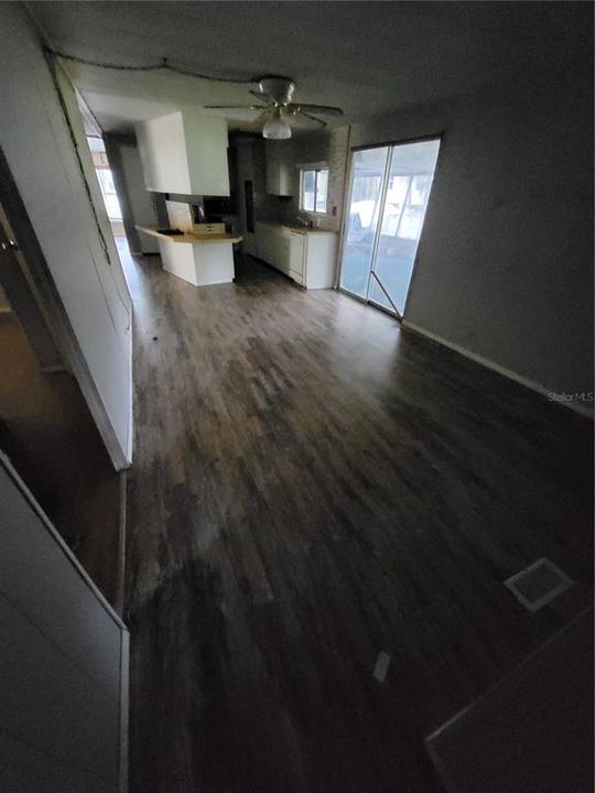 待售: $425,000 (2 贝兹, 2 浴室, 864 平方英尺)