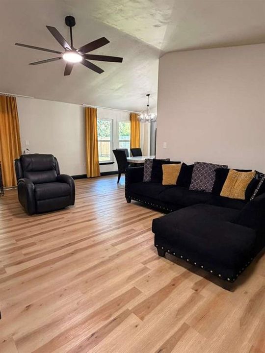 For Sale: $410,000 (4 beds, 2 baths, 1510 Square Feet)