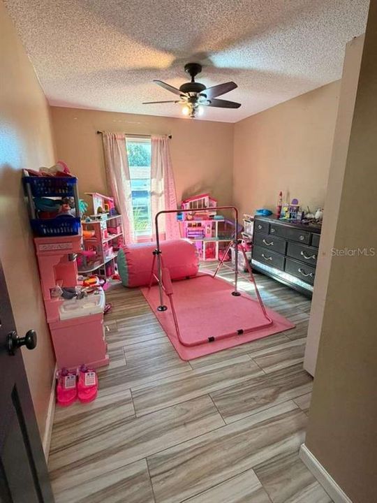 For Sale: $410,000 (4 beds, 2 baths, 1510 Square Feet)