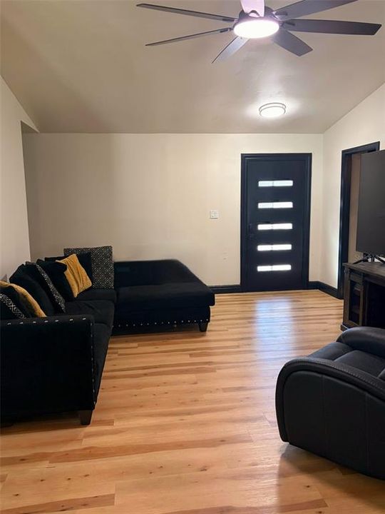 For Sale: $410,000 (4 beds, 2 baths, 1510 Square Feet)