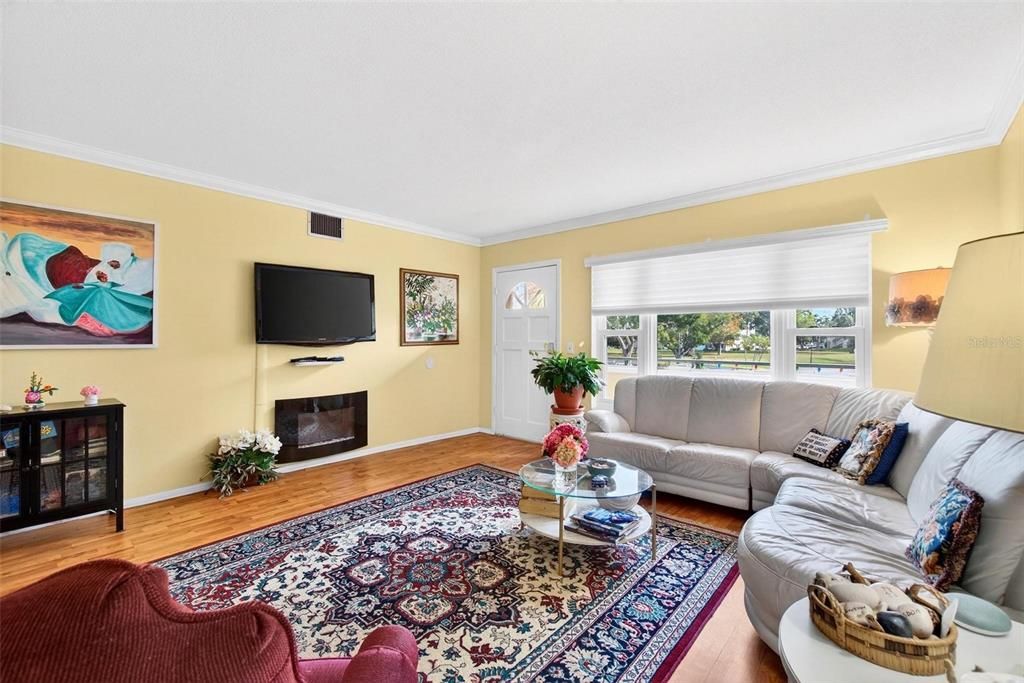 For Sale: $159,000 (2 beds, 2 baths, 1400 Square Feet)