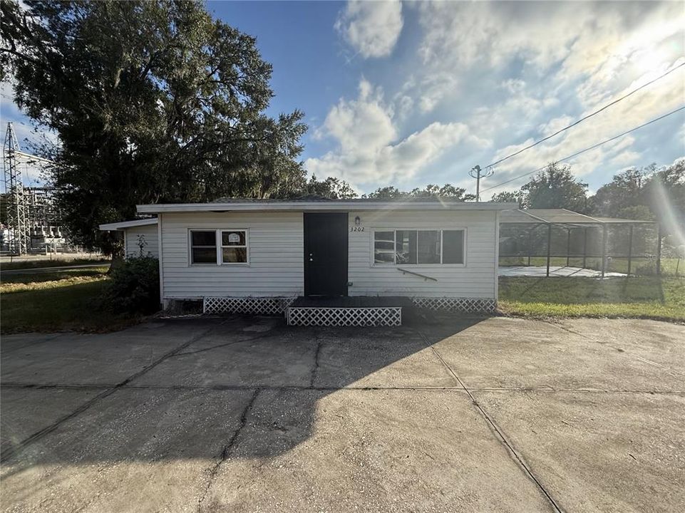 For Sale: $129,900 (2 beds, 1 baths, 1260 Square Feet)