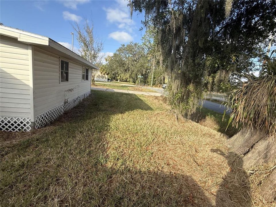 For Sale: $129,900 (2 beds, 1 baths, 1260 Square Feet)