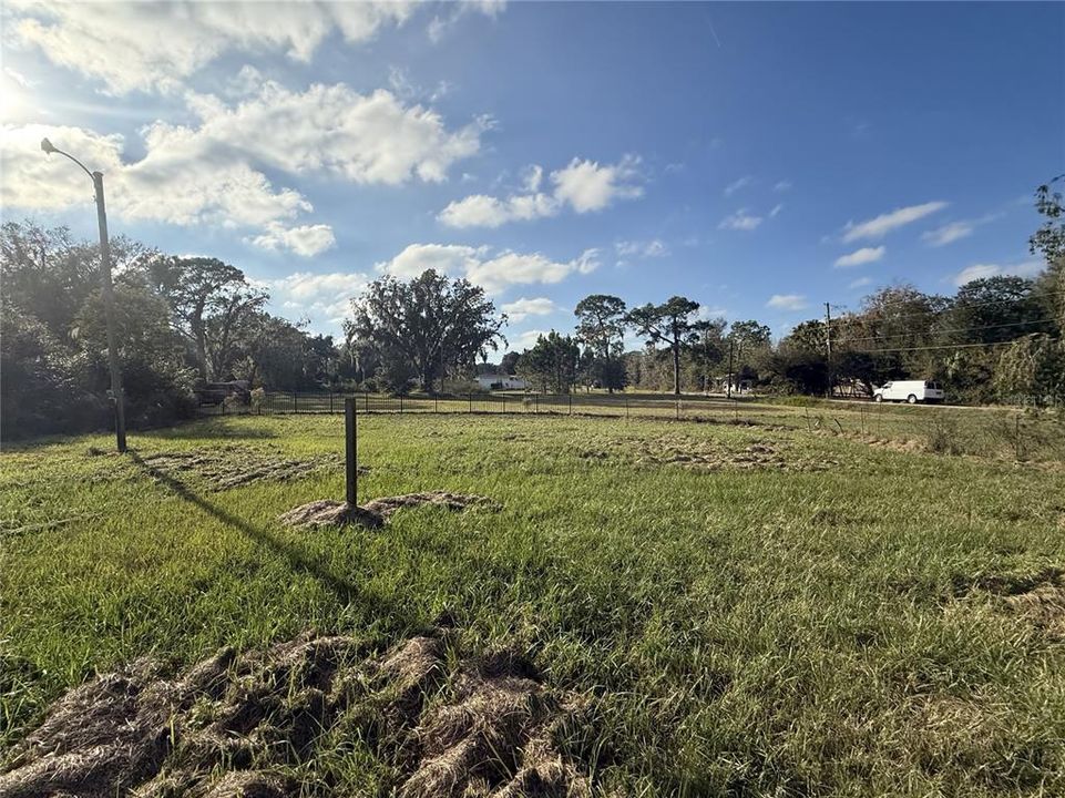 For Sale: $129,900 (2 beds, 1 baths, 1260 Square Feet)