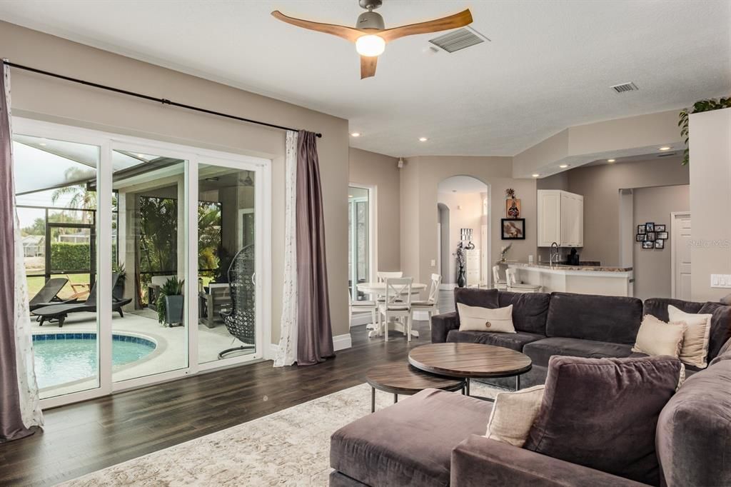 待售: $599,900 (4 贝兹, 3 浴室, 2139 平方英尺)