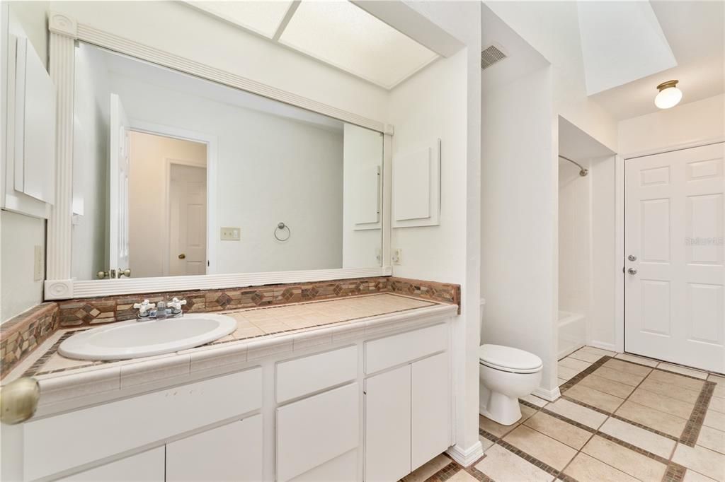 待售: $615,000 (4 贝兹, 2 浴室, 2410 平方英尺)