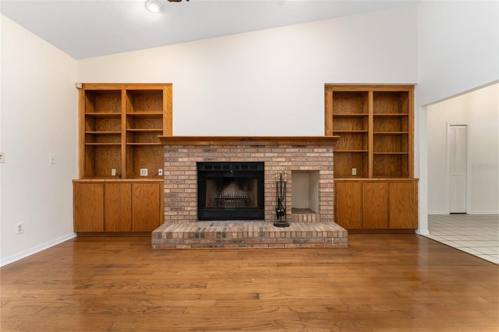 待售: $615,000 (4 贝兹, 2 浴室, 2410 平方英尺)