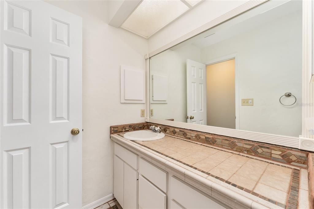 待售: $615,000 (4 贝兹, 2 浴室, 2410 平方英尺)