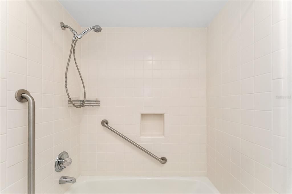 待售: $615,000 (4 贝兹, 2 浴室, 2410 平方英尺)