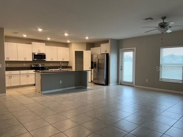 For Rent: $2,500 (5 beds, 2 baths, 2217 Square Feet)