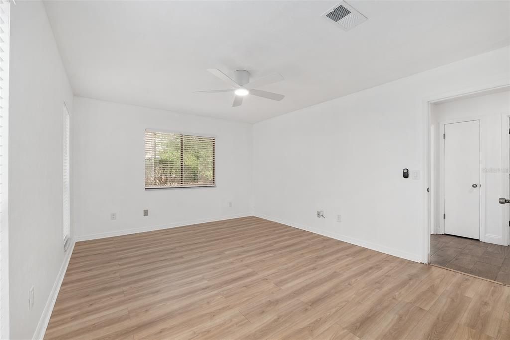 На продажу: $399,000 (3 спален, 2 ванн, 1963 Квадратных фут)