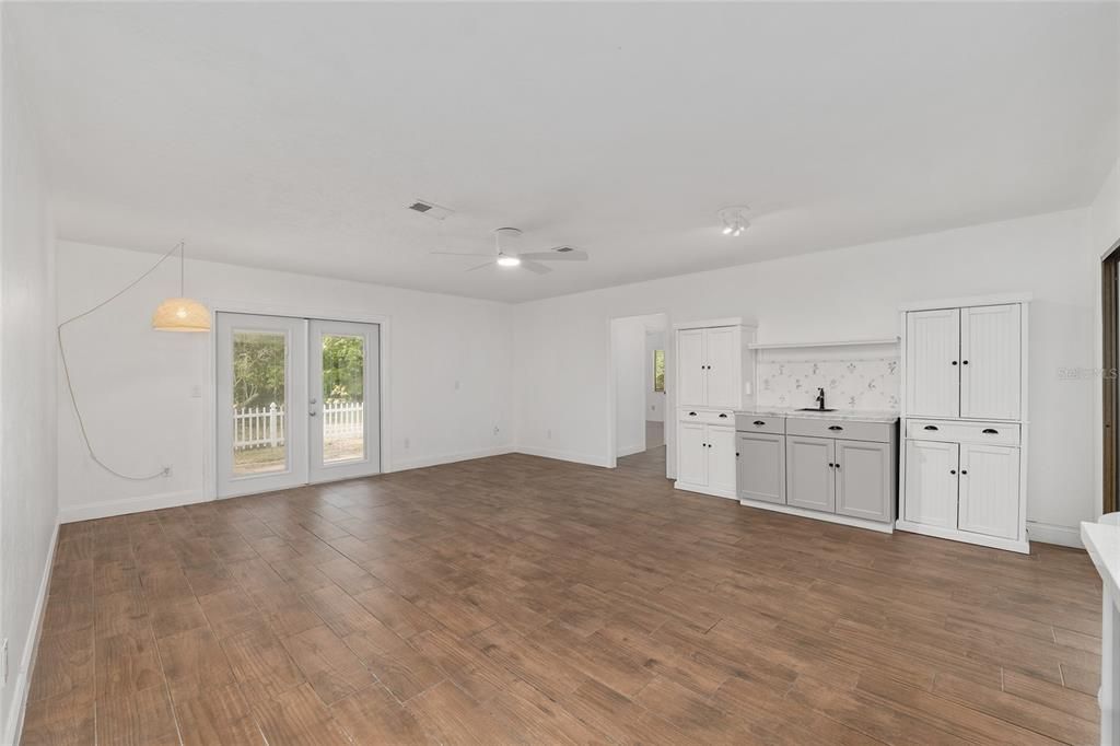 На продажу: $399,000 (3 спален, 2 ванн, 1963 Квадратных фут)