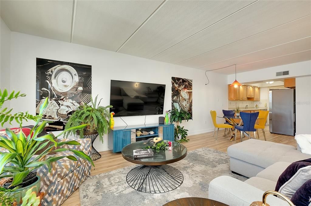 En Venta: $375,000 (2 camas, 2 baños, 1046 Pies cuadrados)