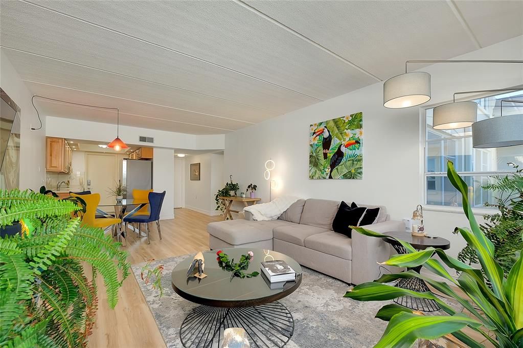 En Venta: $375,000 (2 camas, 2 baños, 1046 Pies cuadrados)