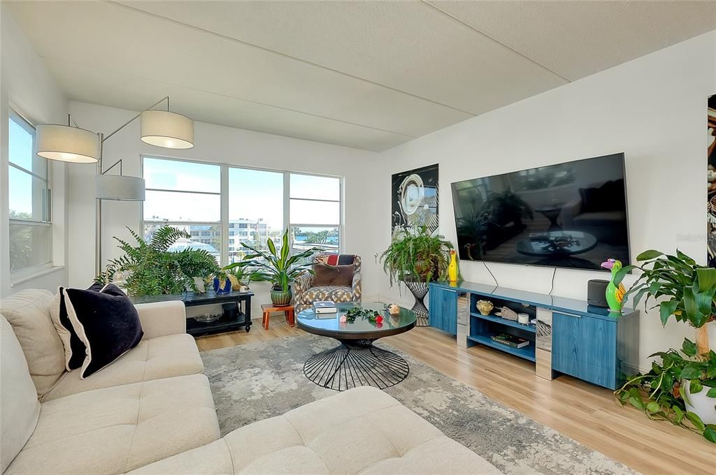 En Venta: $375,000 (2 camas, 2 baños, 1046 Pies cuadrados)