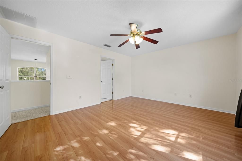 For Sale: $550,000 (3 beds, 2 baths, 2239 Square Feet)