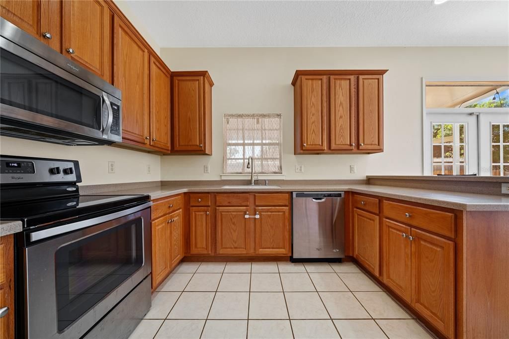 For Sale: $550,000 (3 beds, 2 baths, 2239 Square Feet)