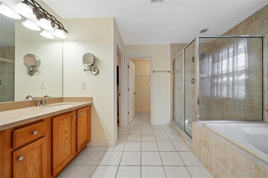 For Sale: $550,000 (3 beds, 2 baths, 2239 Square Feet)