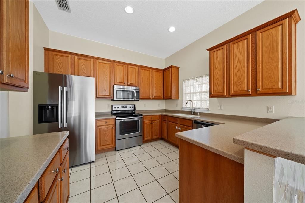 For Sale: $550,000 (3 beds, 2 baths, 2239 Square Feet)