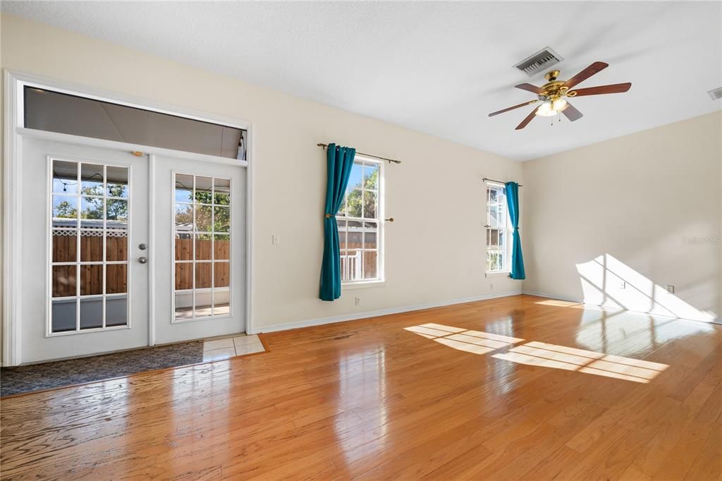 For Sale: $550,000 (3 beds, 2 baths, 2239 Square Feet)