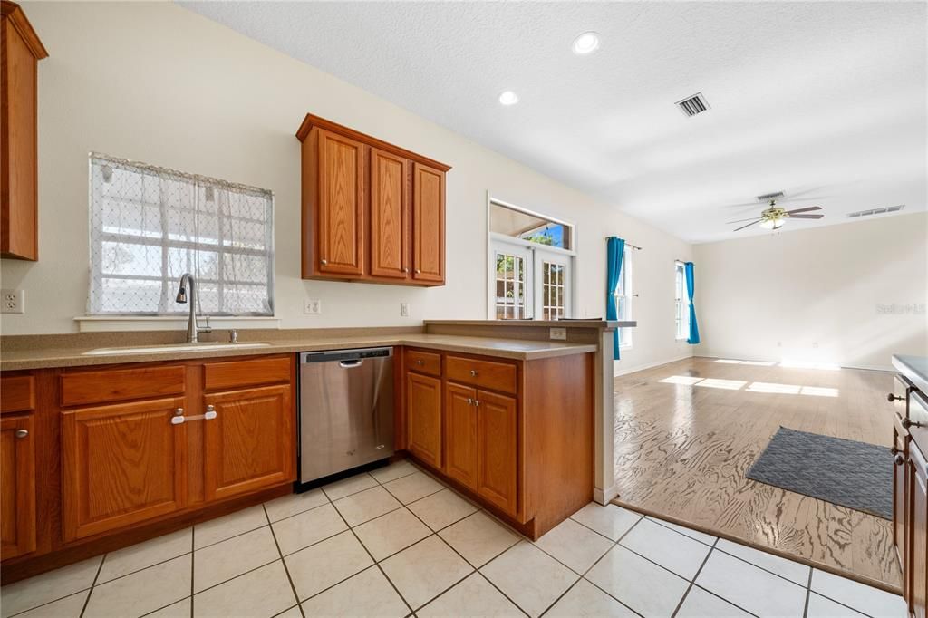 For Sale: $550,000 (3 beds, 2 baths, 2239 Square Feet)