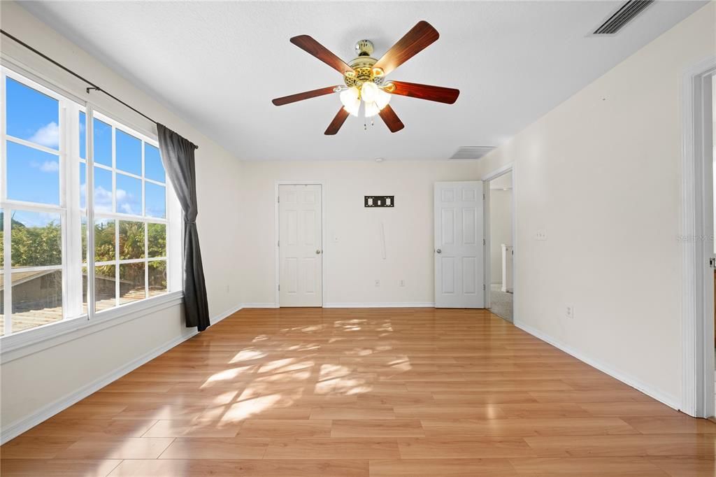 For Sale: $550,000 (3 beds, 2 baths, 2239 Square Feet)