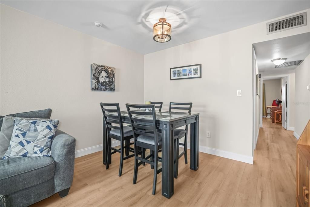 For Sale: $170,000 (2 beds, 2 baths, 1022 Square Feet)