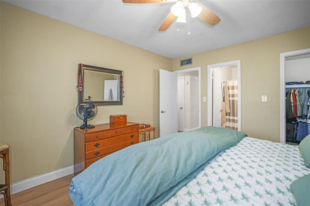 For Sale: $170,000 (2 beds, 2 baths, 1022 Square Feet)