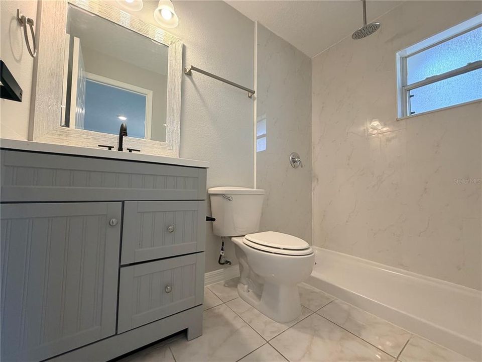 For Sale: $250,000 (2 beds, 2 baths, 899 Square Feet)