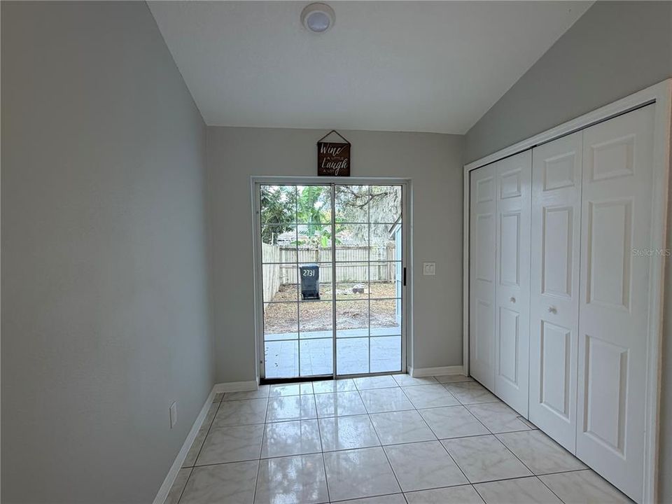 For Sale: $250,000 (2 beds, 2 baths, 899 Square Feet)