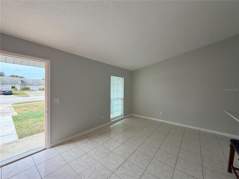 For Sale: $250,000 (2 beds, 2 baths, 899 Square Feet)