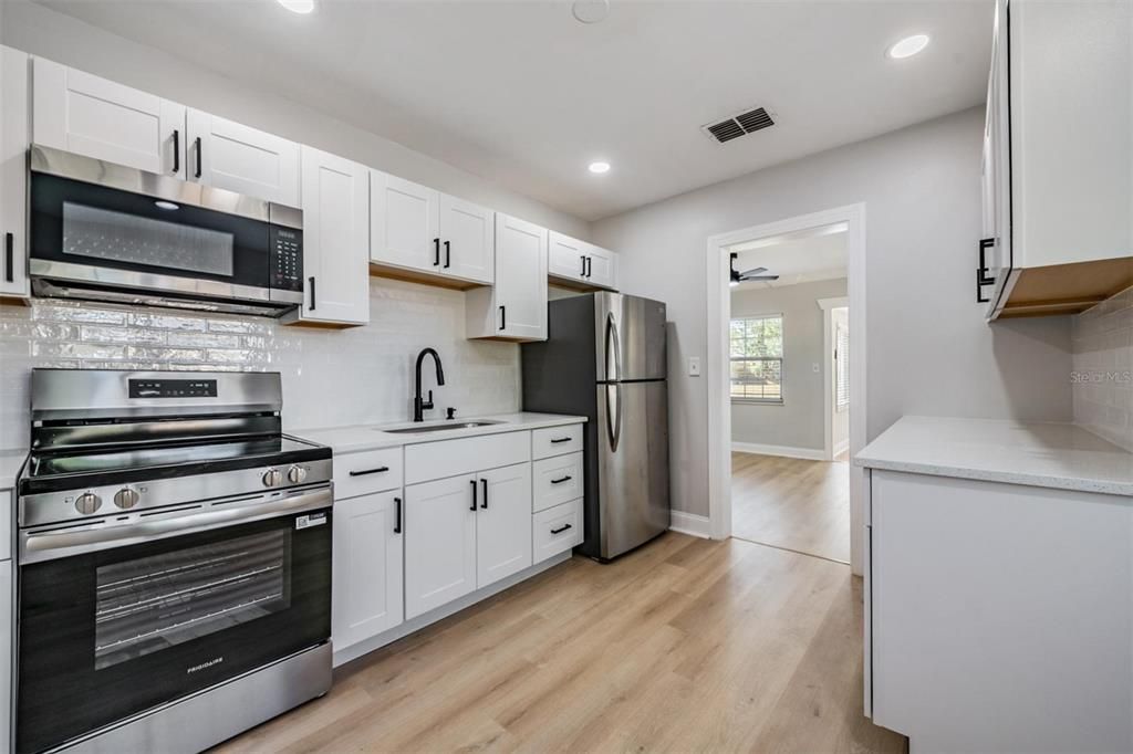 На продажу: $324,990 (3 спален, 1 ванн, 856 Квадратных фут)