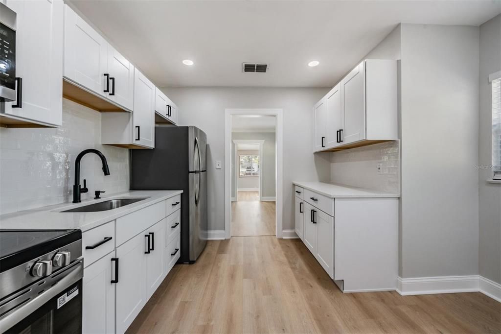 На продажу: $324,990 (3 спален, 1 ванн, 856 Квадратных фут)